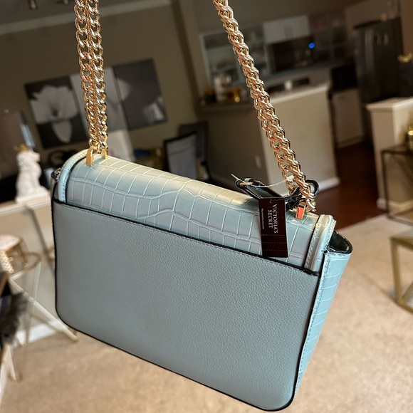 Elegant Blue Victoria’s Secret handbag - Picture 4 of 6